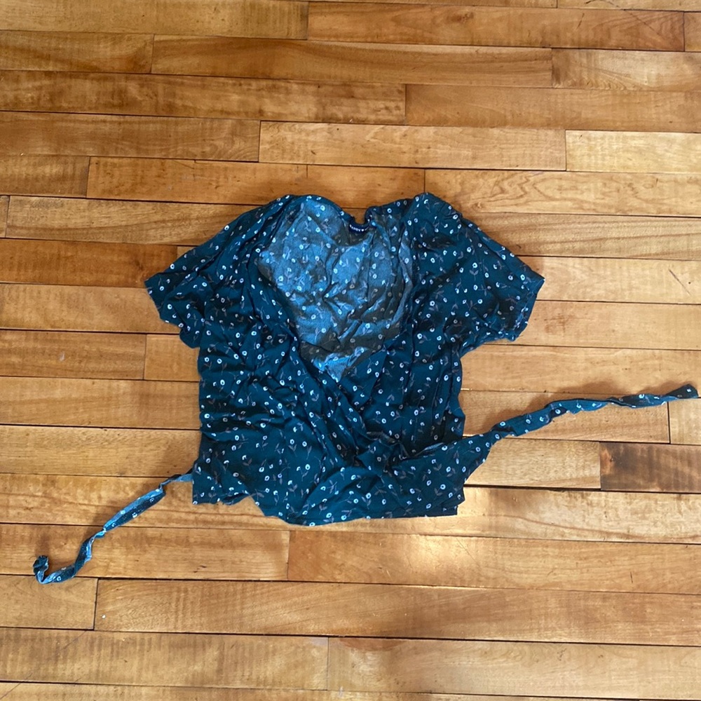 Brandy Melville floral tie crop top